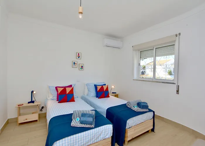 Fig Villa- Cleverdetails, Sleep 8, Pool, Children Playground, Ténis Court *