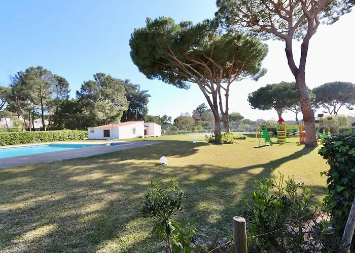 Fig Villa- Cleverdetails, Sleep 8, Pool, Children Playground, Ténis Court