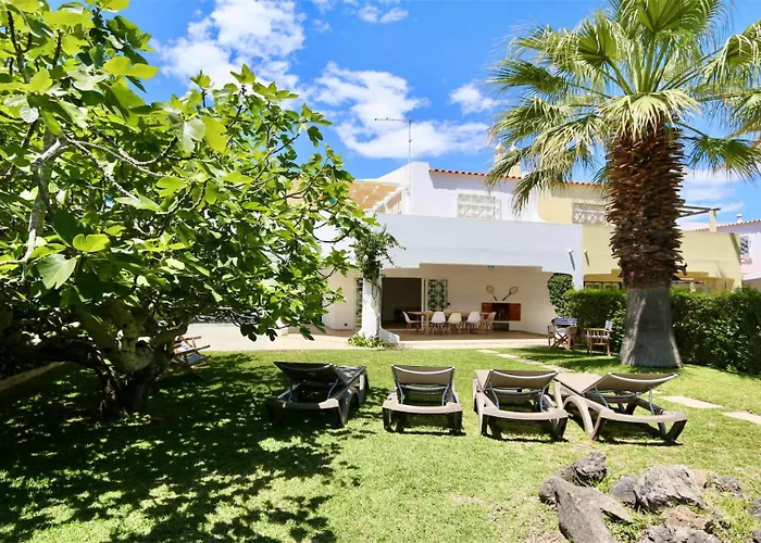 Fig Villa- Cleverdetails, Sleep 8, Pool, Children Playground, Ténis Court