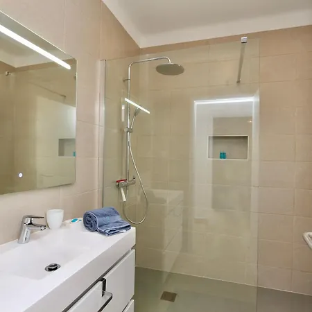 Fig Villa- Cleverdetails, Sleep 8, Pool, Children Playground, Tenis Court