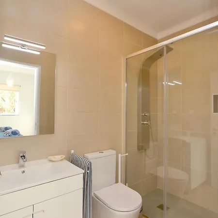 Villa Fig Villa- Cleverdetails, Sleep 8, Pool, Children Playground, Tenis Court