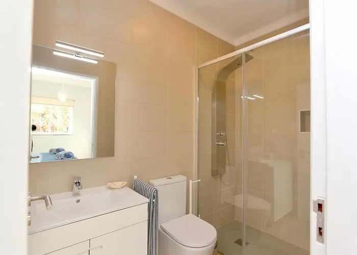 别墅 Fig Villa- Cleverdetails, Sleep 8, Pool, Children Playground, Tenis Court